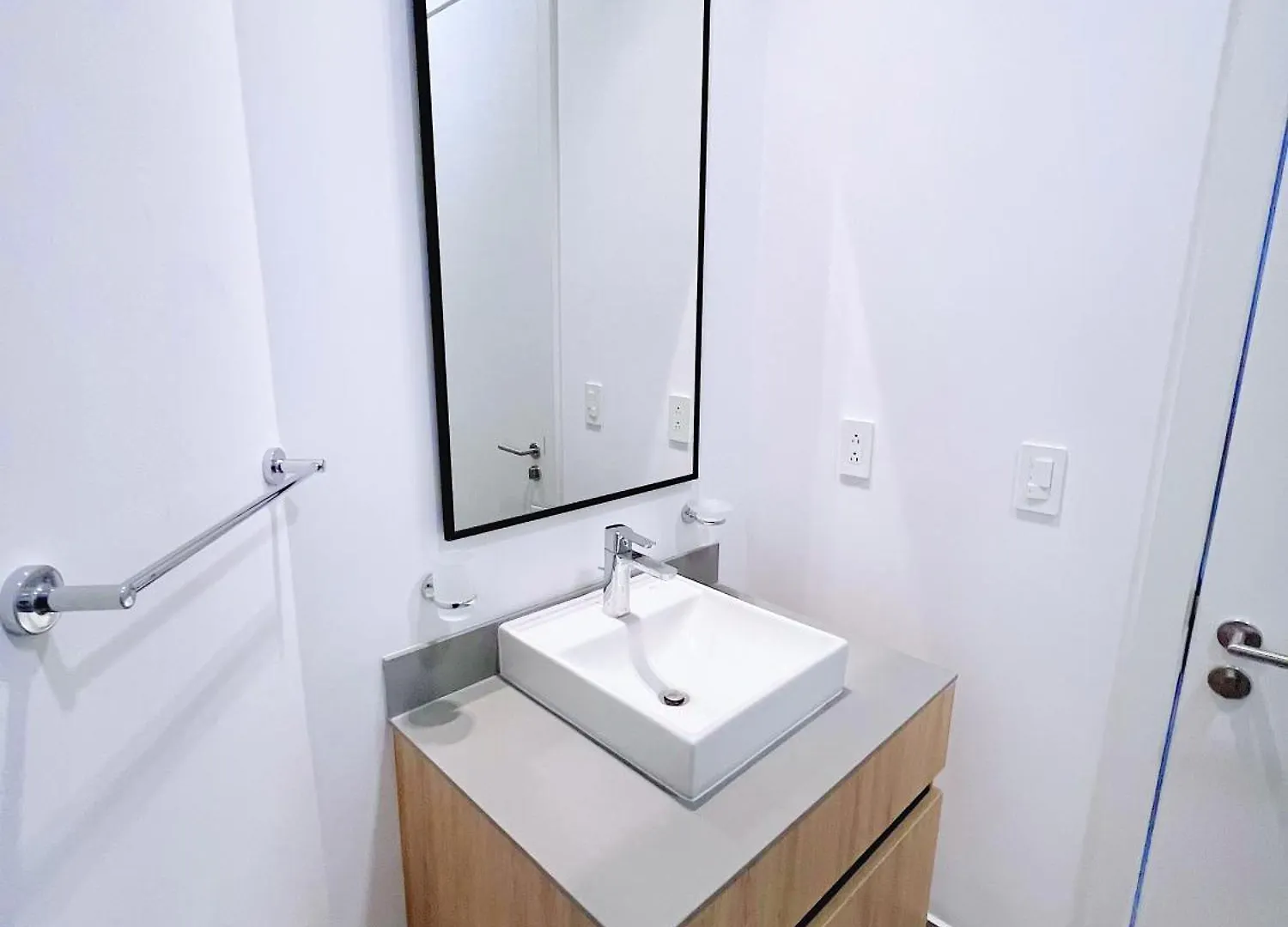 Minimalist Suite In The Tallest Building Iqon Quito Apartment